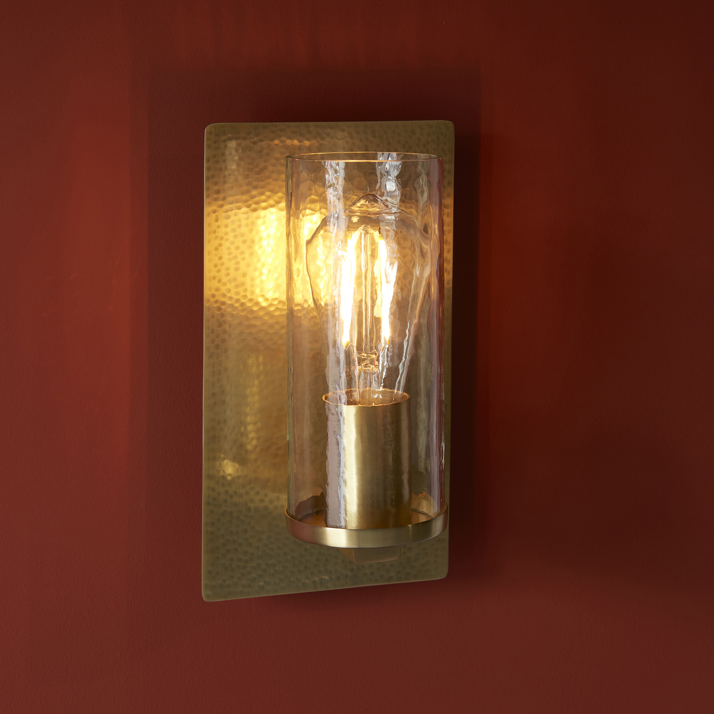 Haruto Wall light, Metal, Hammered brass, Clear Glass